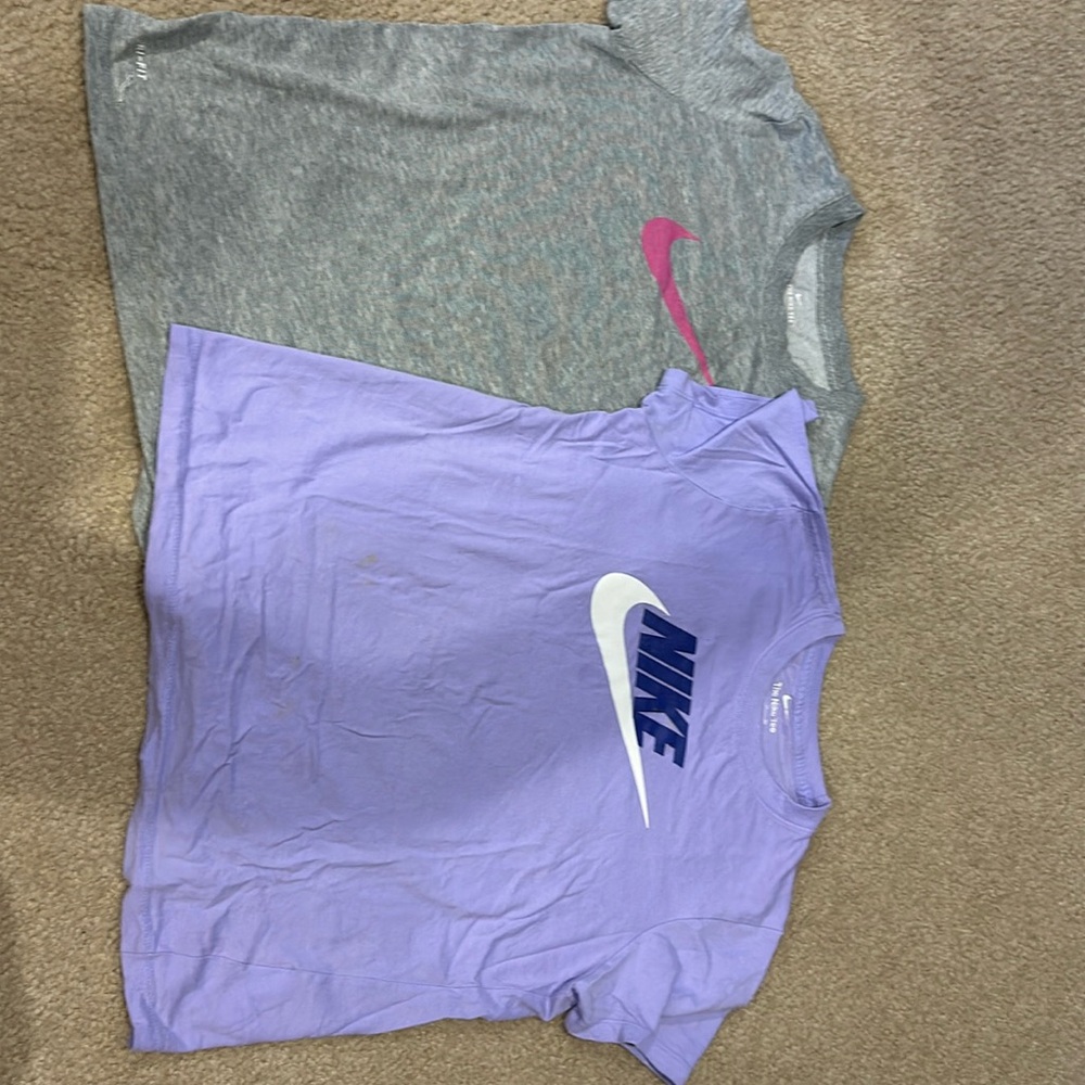2 Nike tshirts